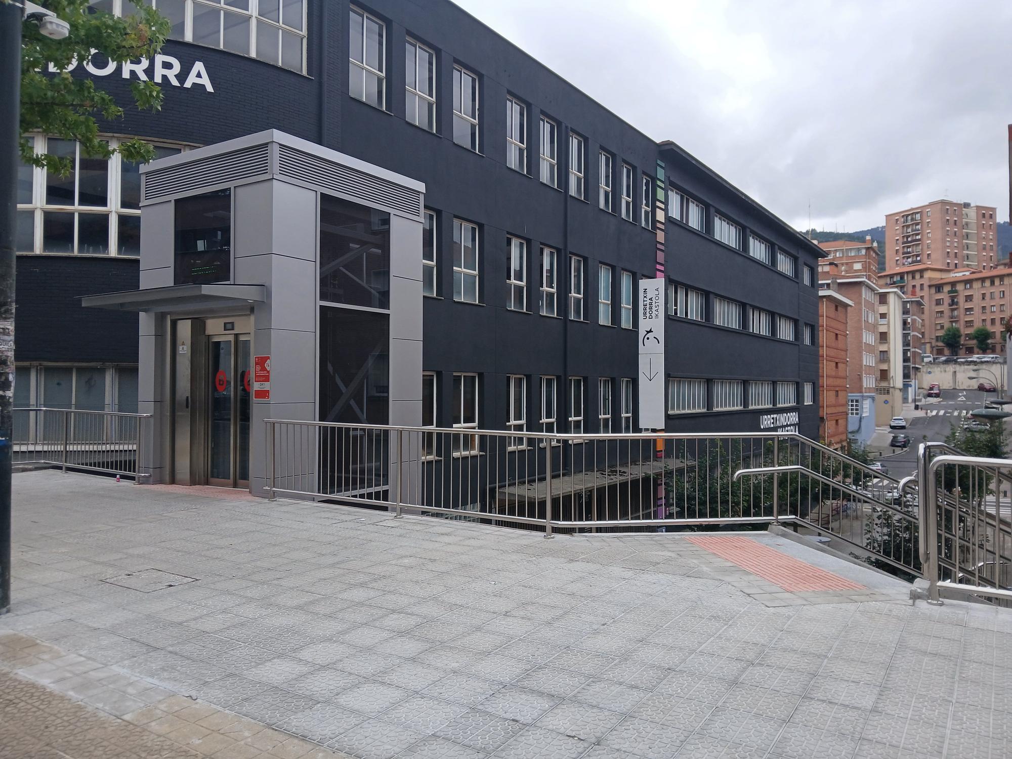 En imágenes: Bilbao suma un nuevo ascensor público y se acerca a los 80
