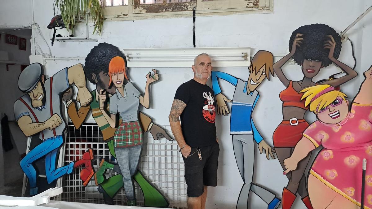 Ignatus, junto a sus personajes.