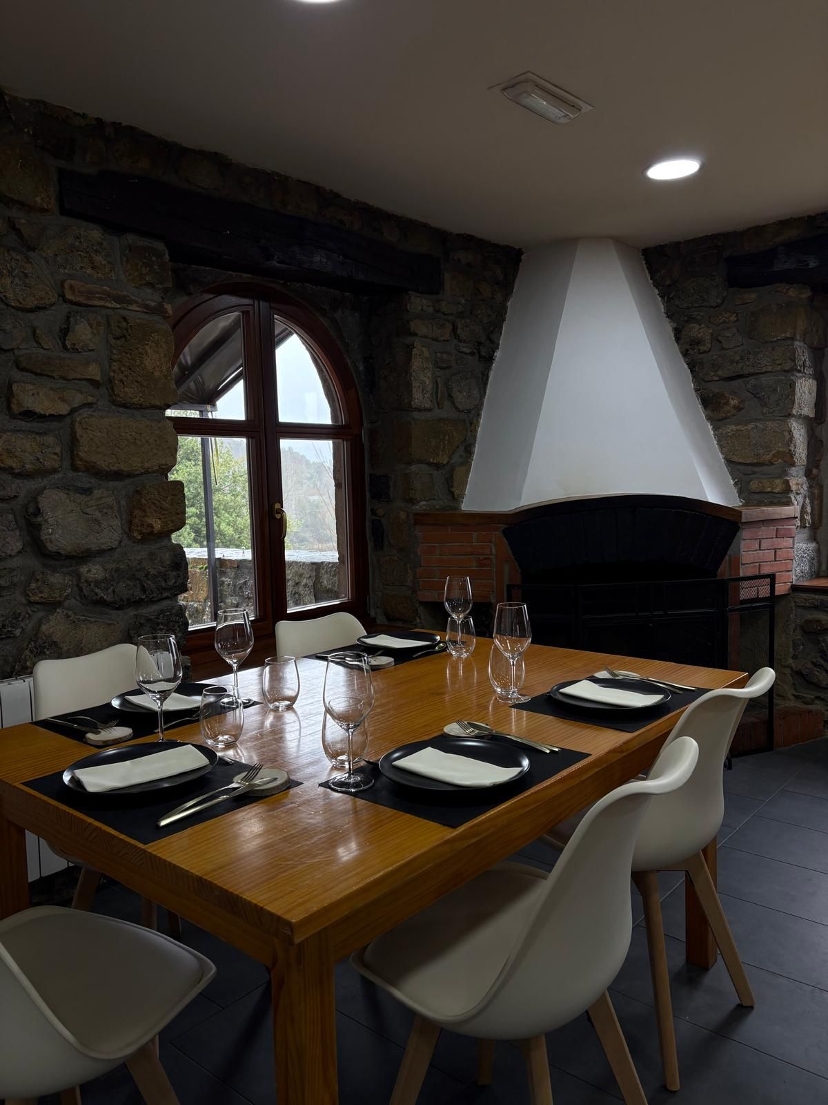 En imágenes: Ermualdeko Zura, un restaurante que tienta desde Laudio