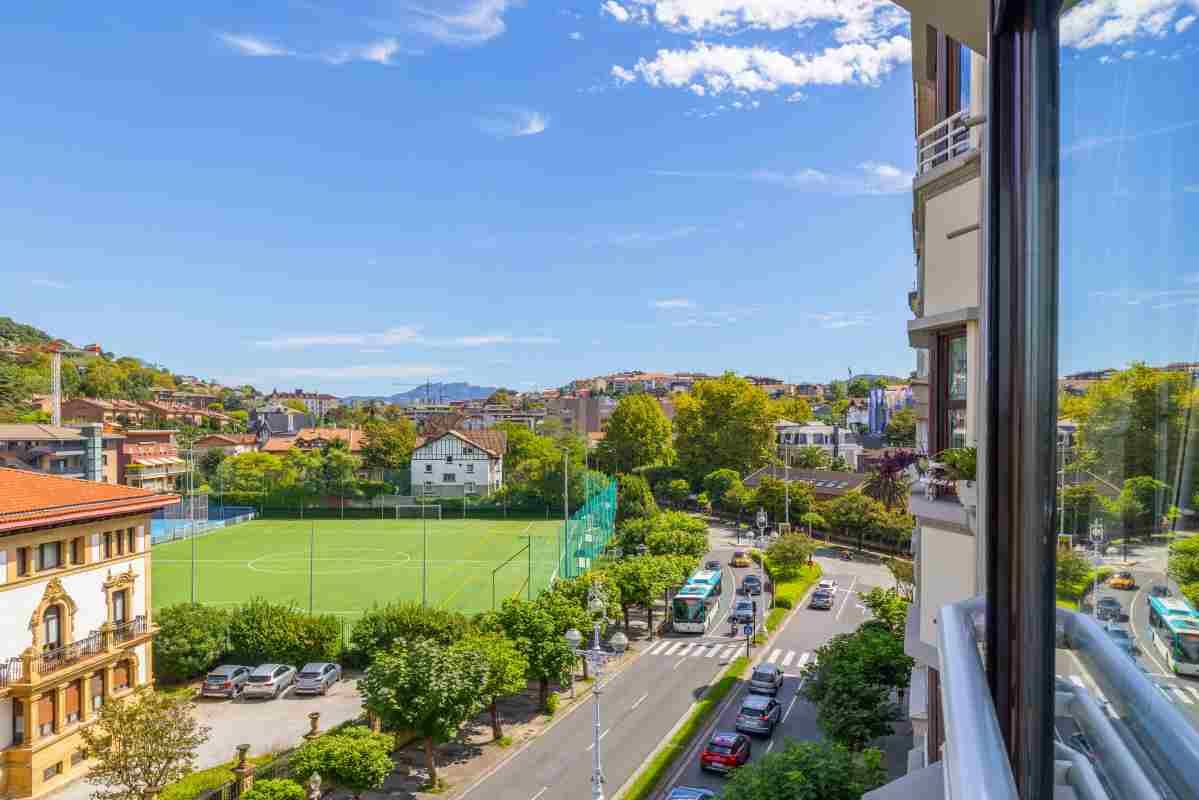Amplio piso en venta a un paso de la playa de la Zurriol