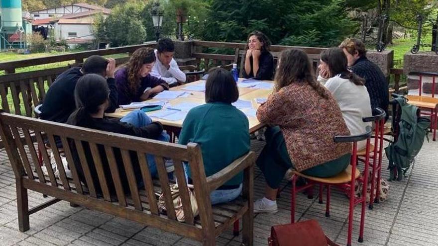 Más de 30 jóvenes participan en “Zirriborro”, la primera escuela de escritura creativa en euskera para jóvenes de Navarra