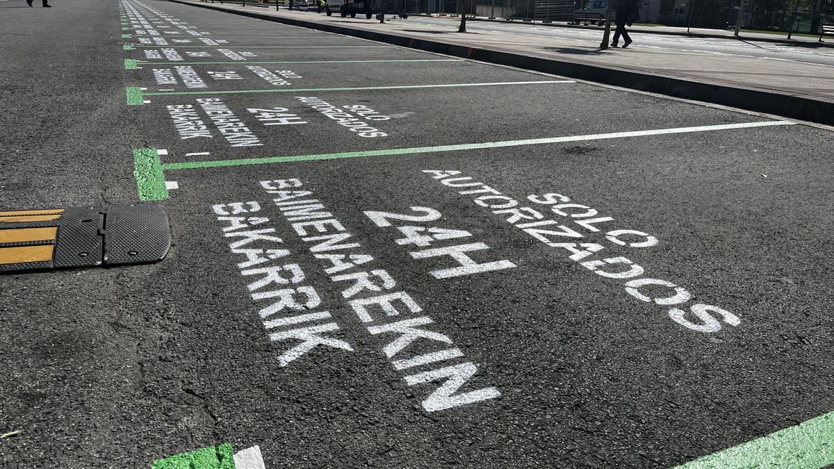 La nueva señalización en las plazas, que se mantienen con el color verde.
