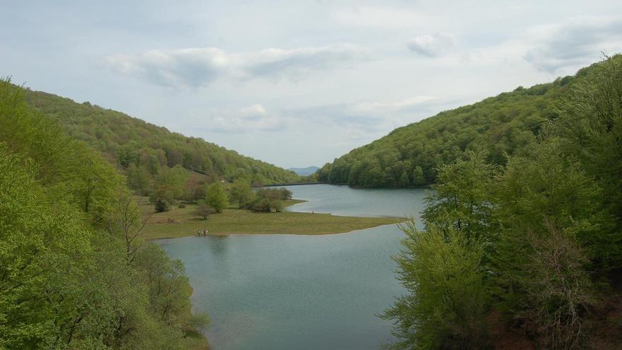 La Confederación Hidrográfica del Cantábrico instala dos nuevas estaciones de control en Beintza-Labaien y Urroz