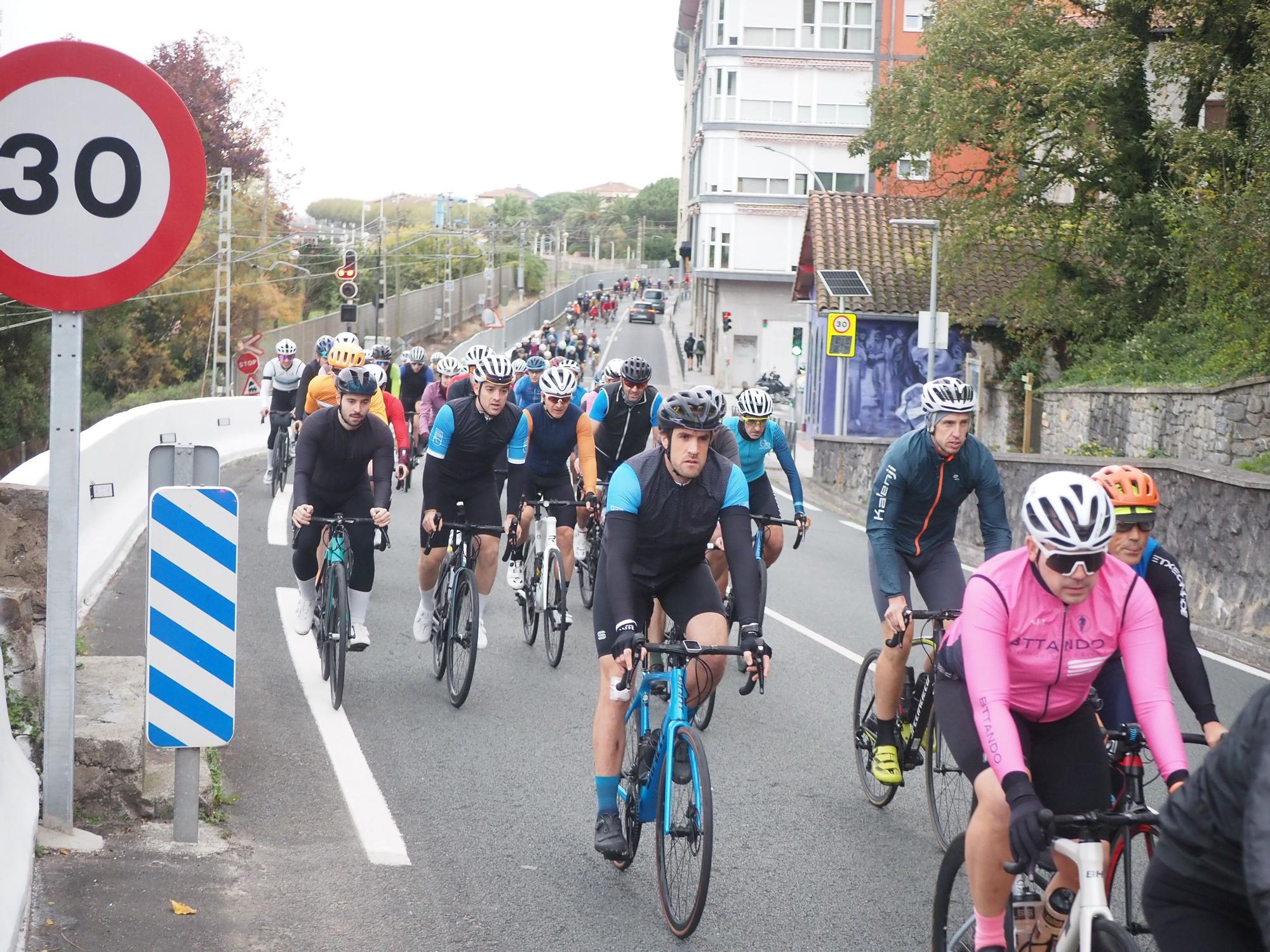 Fiesta ciclista en Deba