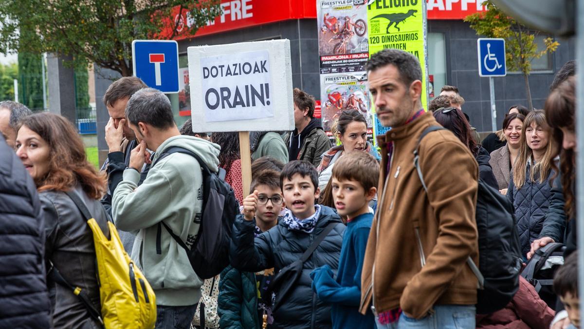 En la manifestación han participado vecinos y vecinas de todas las edades.