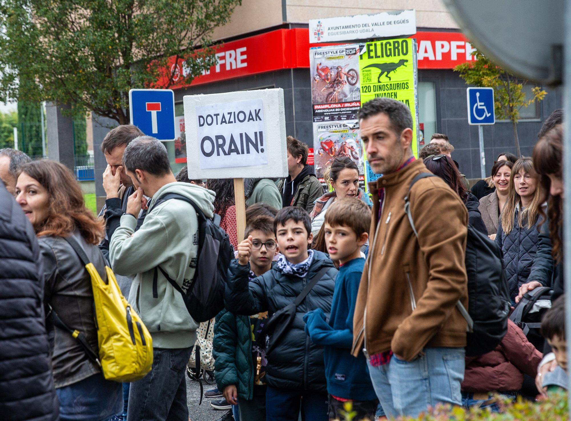 Manifestación del vecindario de Erripagaña para exigir dotaciones