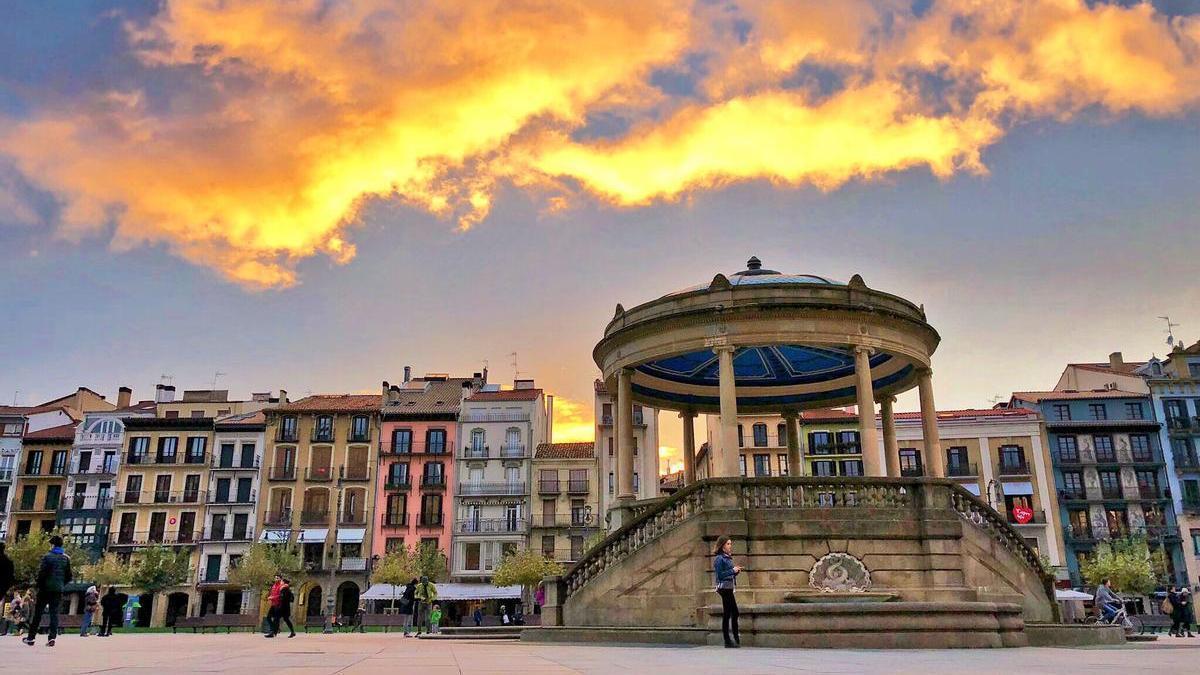 La Plaza del Castillo, el corazón vibrante de Iruñea