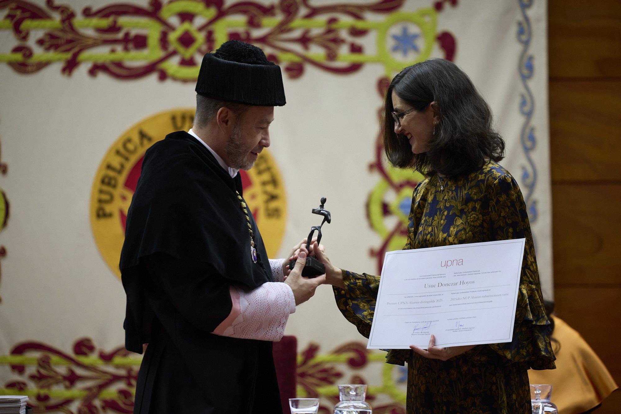Fotos del homenaje de la UPNA a las personas que llevan 25 años trabajando en la Universidad