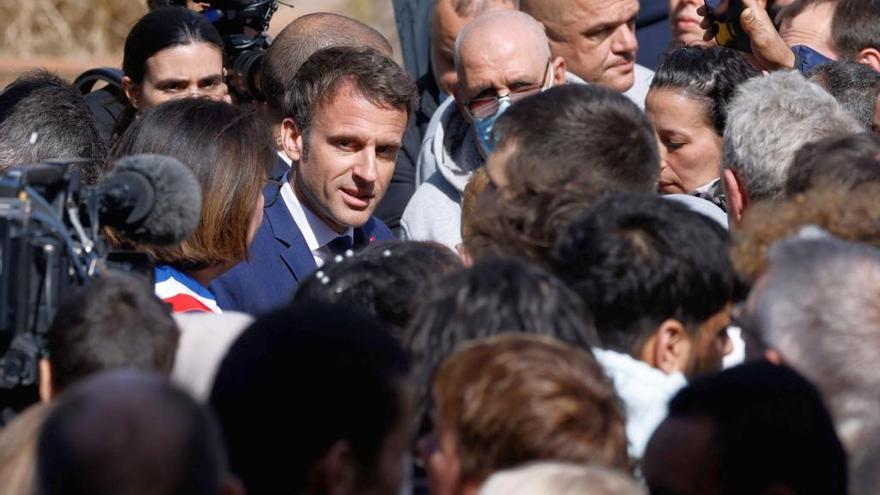 Macron intensifica la búsqueda del voto ante el ascenso de Le Pen
