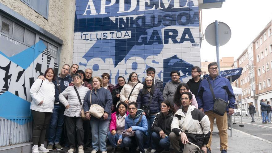 La inclusión se pinta en el mural de APDEMA