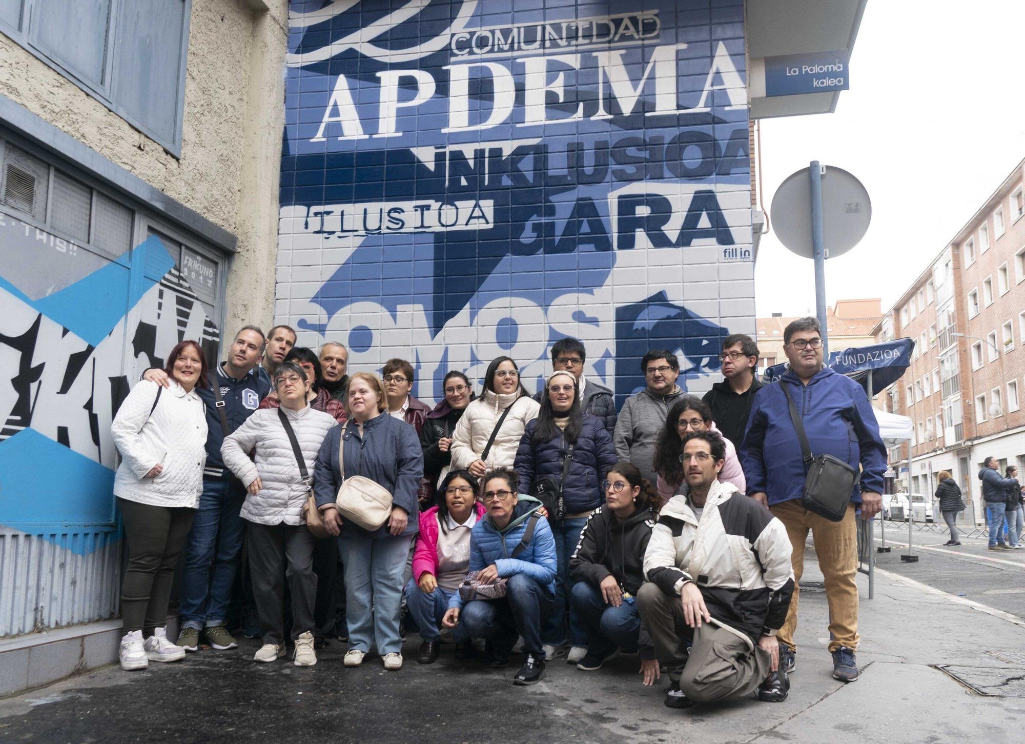 La inclusión se pinta en el mural de APDEMA