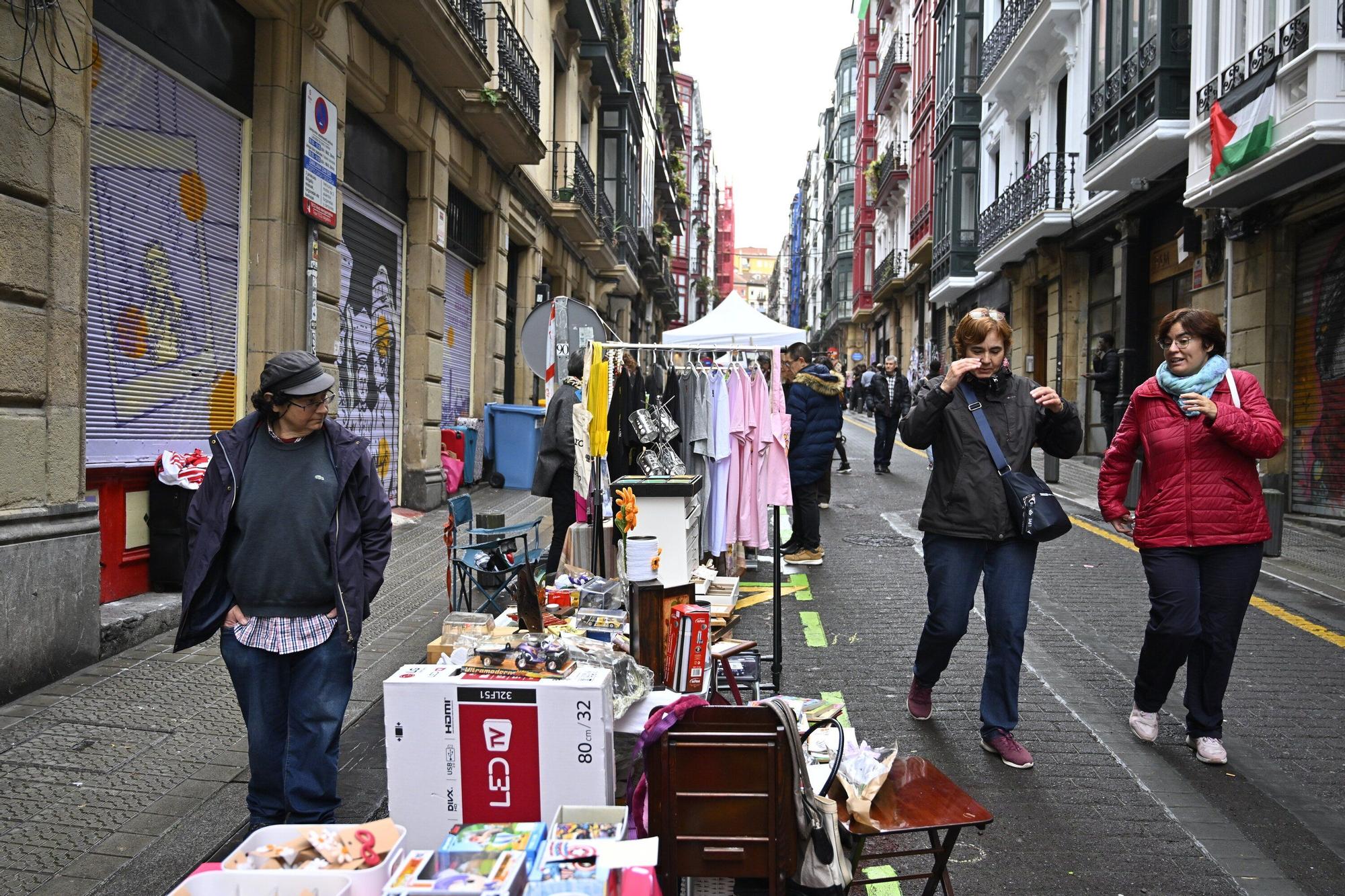 En imágenes: el mercado del Dos de Mayo se viste de Navidad