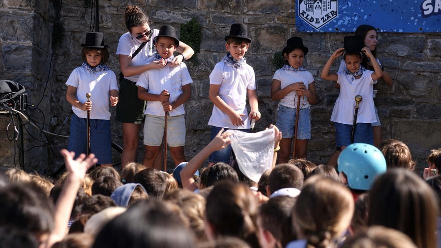 San Fermín Txikito | Cinco manos txikis para iniciar una fiesta grande