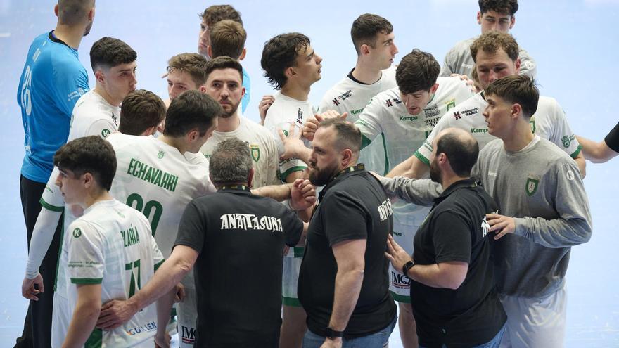 Anaitasuna logra una importante victoria ante el Barça Atlètic en La Catedral (33-30)