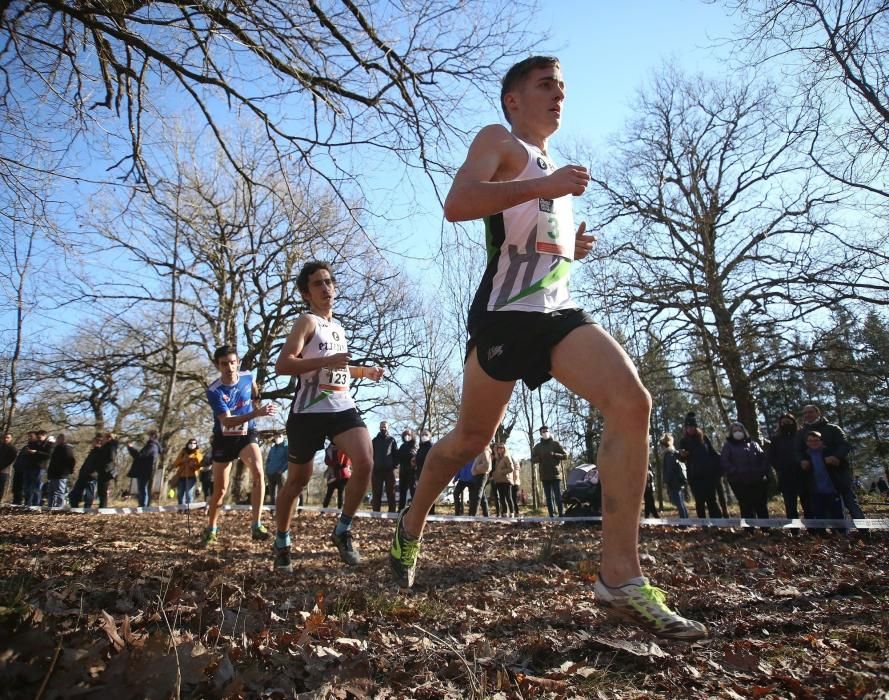 Atletas durante el 36 Campeonato Navarro de Cross Largo.