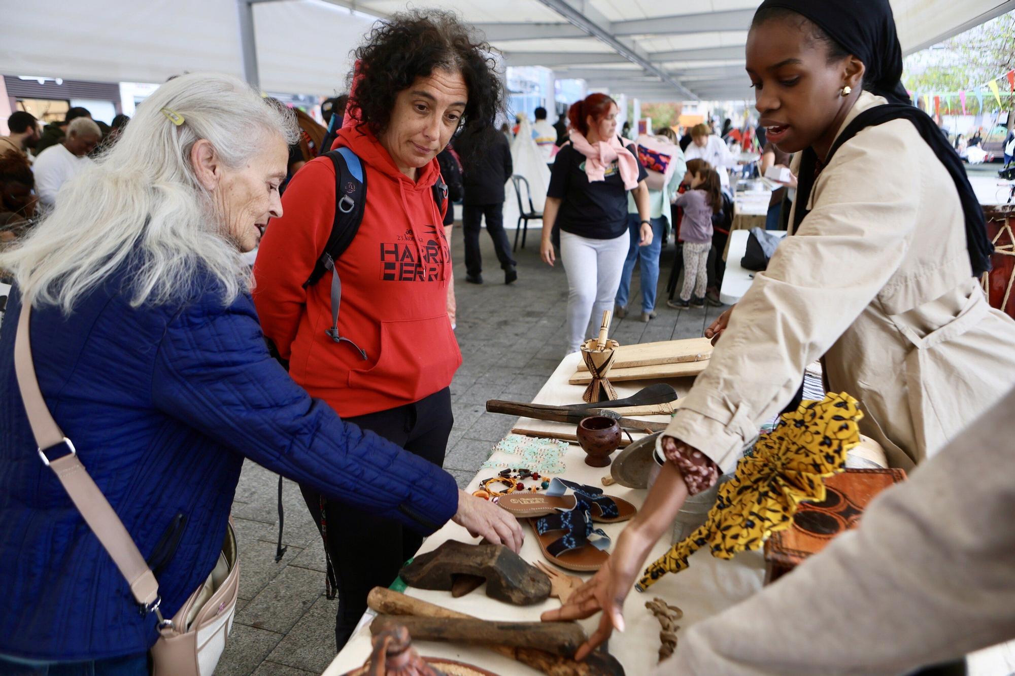 En imágenes: Encuentro intercultural en la plaza Santa Bárbara