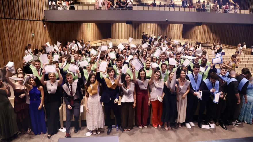 Euneiz gradúa en un emotivo acto a su primera promoción