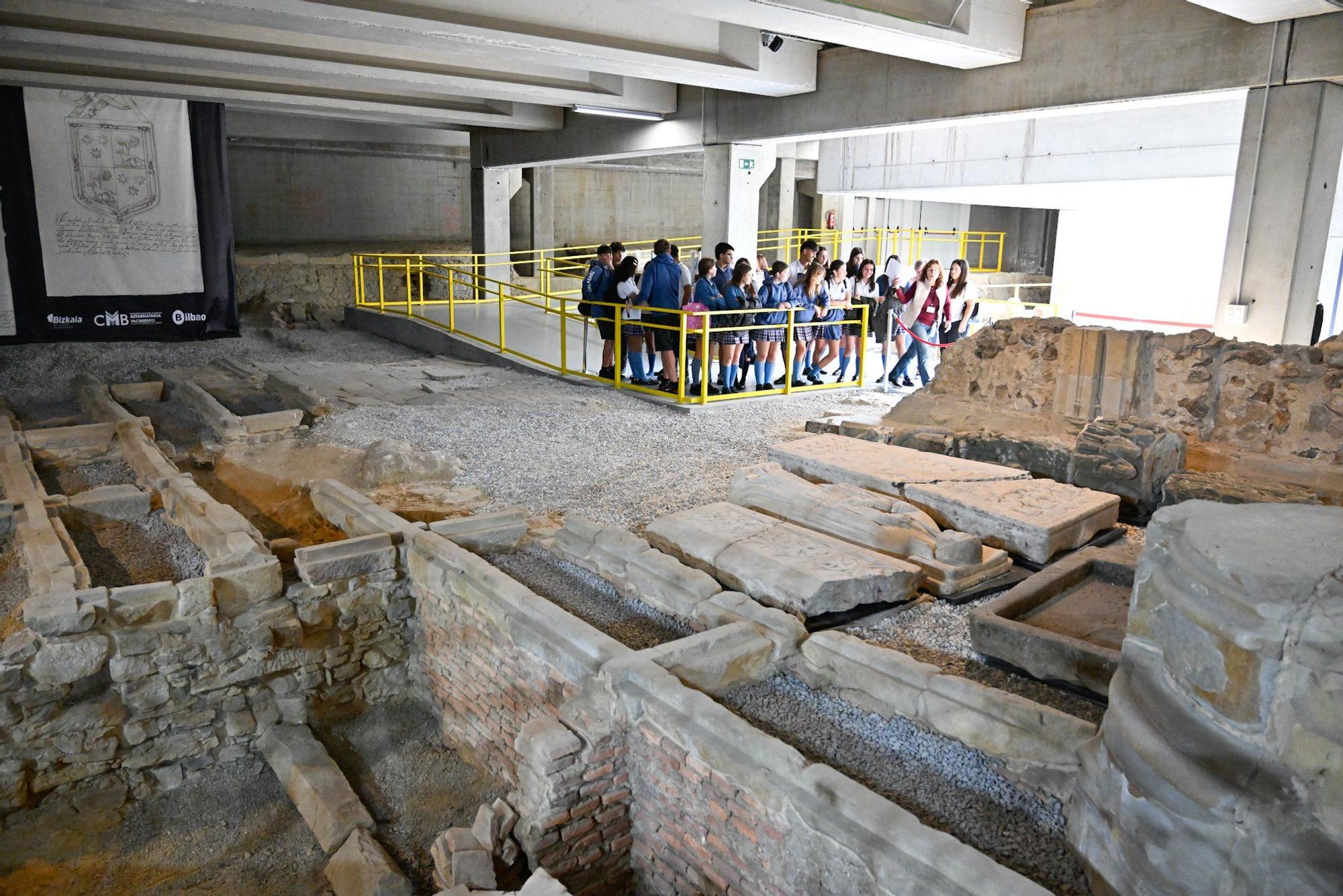 En imágenes: Estudiantes de Bizkaia  miran al futuro desde la arqueología