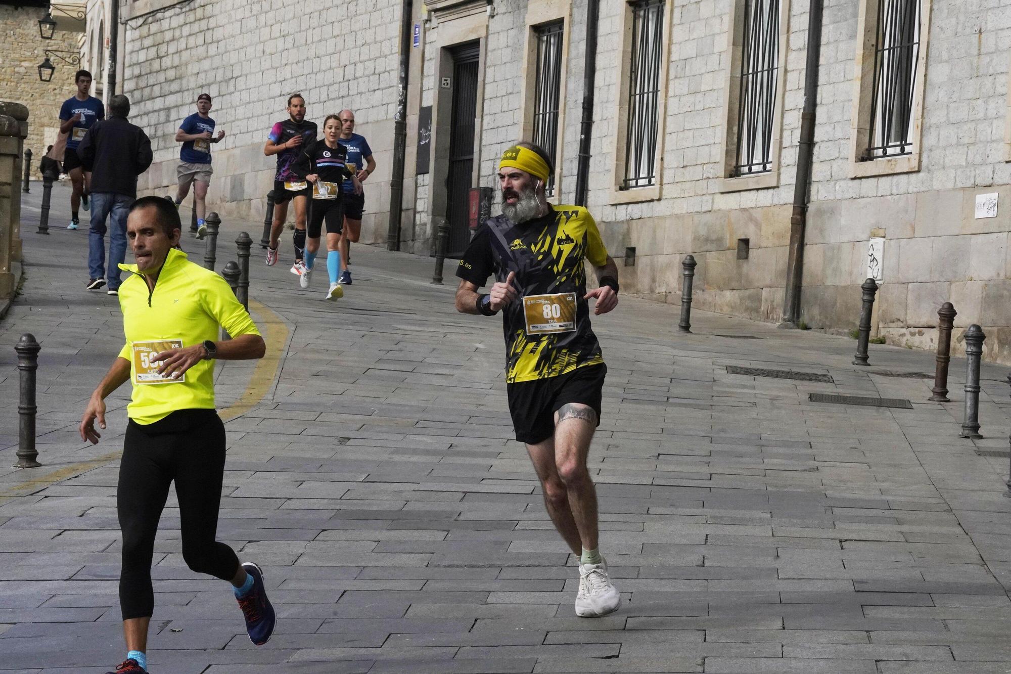 En imágenes: Miles de personas conquistan la Almendra de Gasteiz