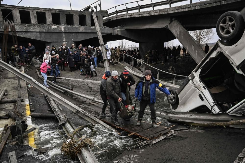 Evacuación de civiles en la ciudad ucraniana de Irpin