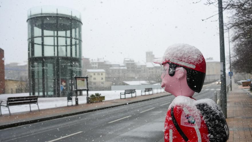 En imágenes: La nieve cae sobre Vitoria y Agurain