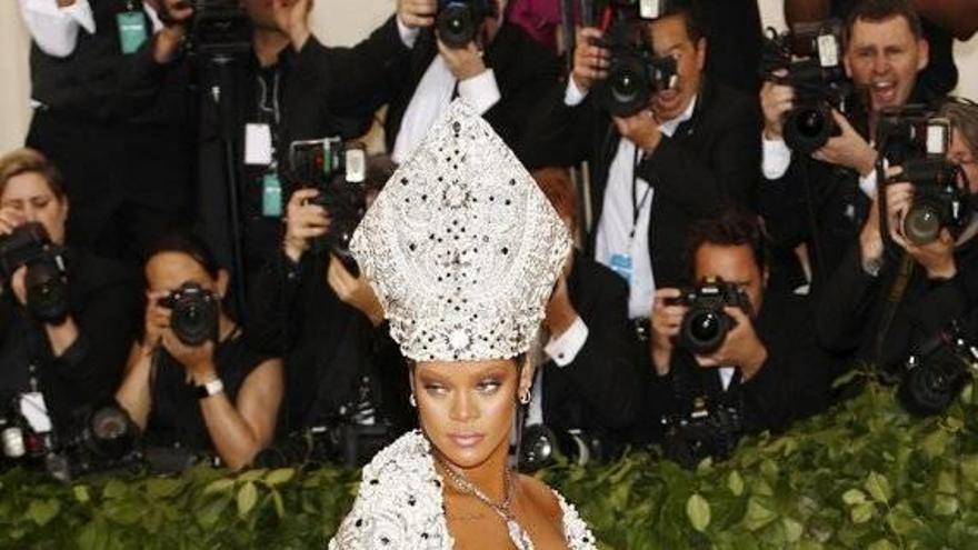 Los mejores memes y comparaciones de los vestidos de la Gala MET