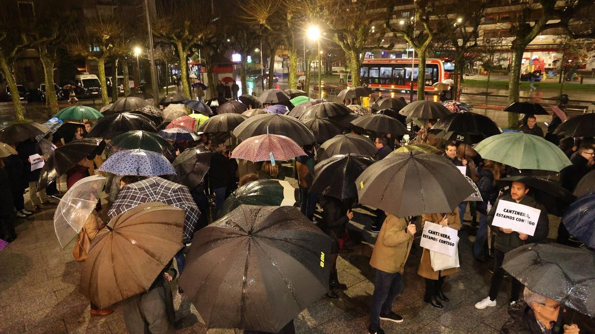 La concentración se ha celebrado en la plaza del Ensanche