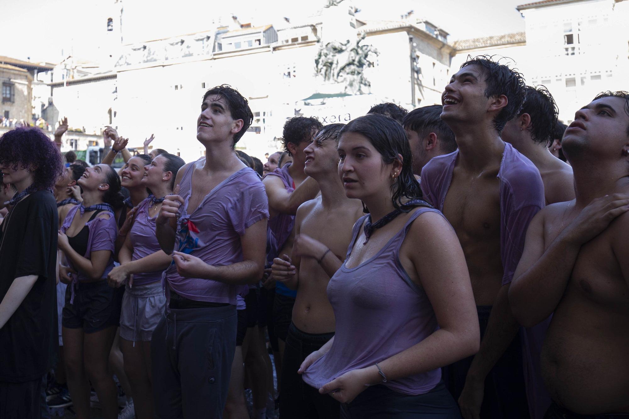 En imágenes: Vitoria sale a la calle a celebrar La Blanca tras el txupinazo
