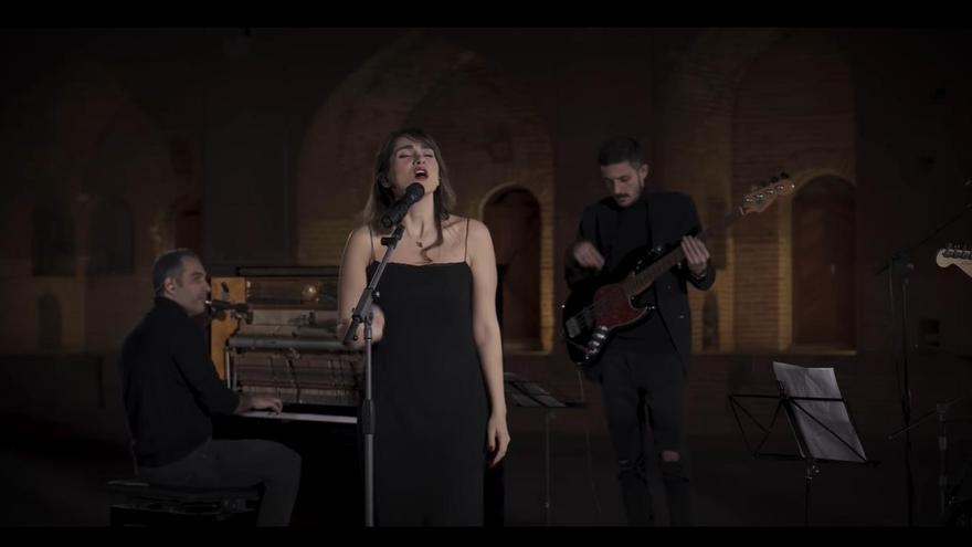 Irán condena a 74 latigazos a una cantante por actuar sin velo en un concierto retransmitido en Youtube