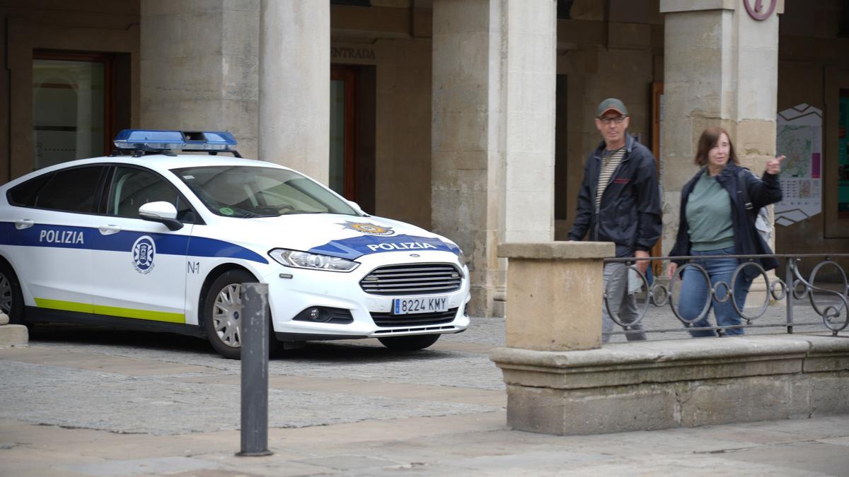 Un coche de la Policía Local de Vitoria