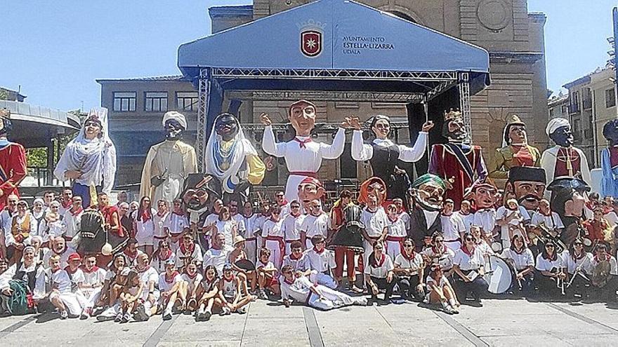 Gigantesca despedida en Estella