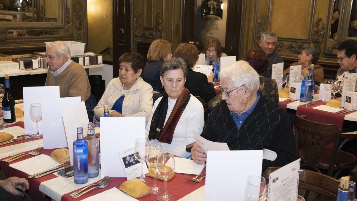 Participantes en la comida de Navidad.