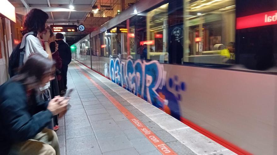 Vuelven a grafitear una unidad del metro de Bilbao