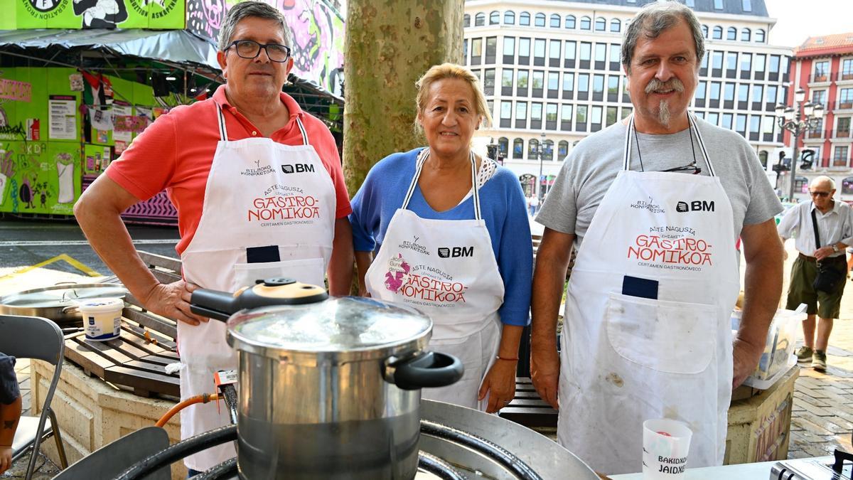 Gaizka, María y Jon Peli han acudido desde Bakio.