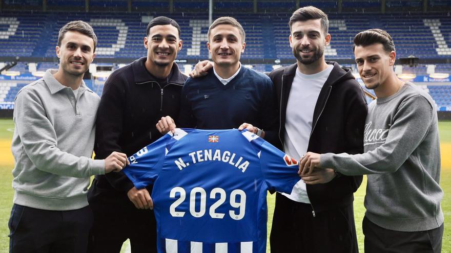 Tenaglia, acompañado por los capitanes