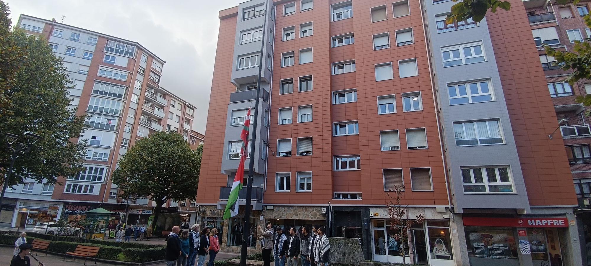 Izado de la ikurriña en Barakaldo