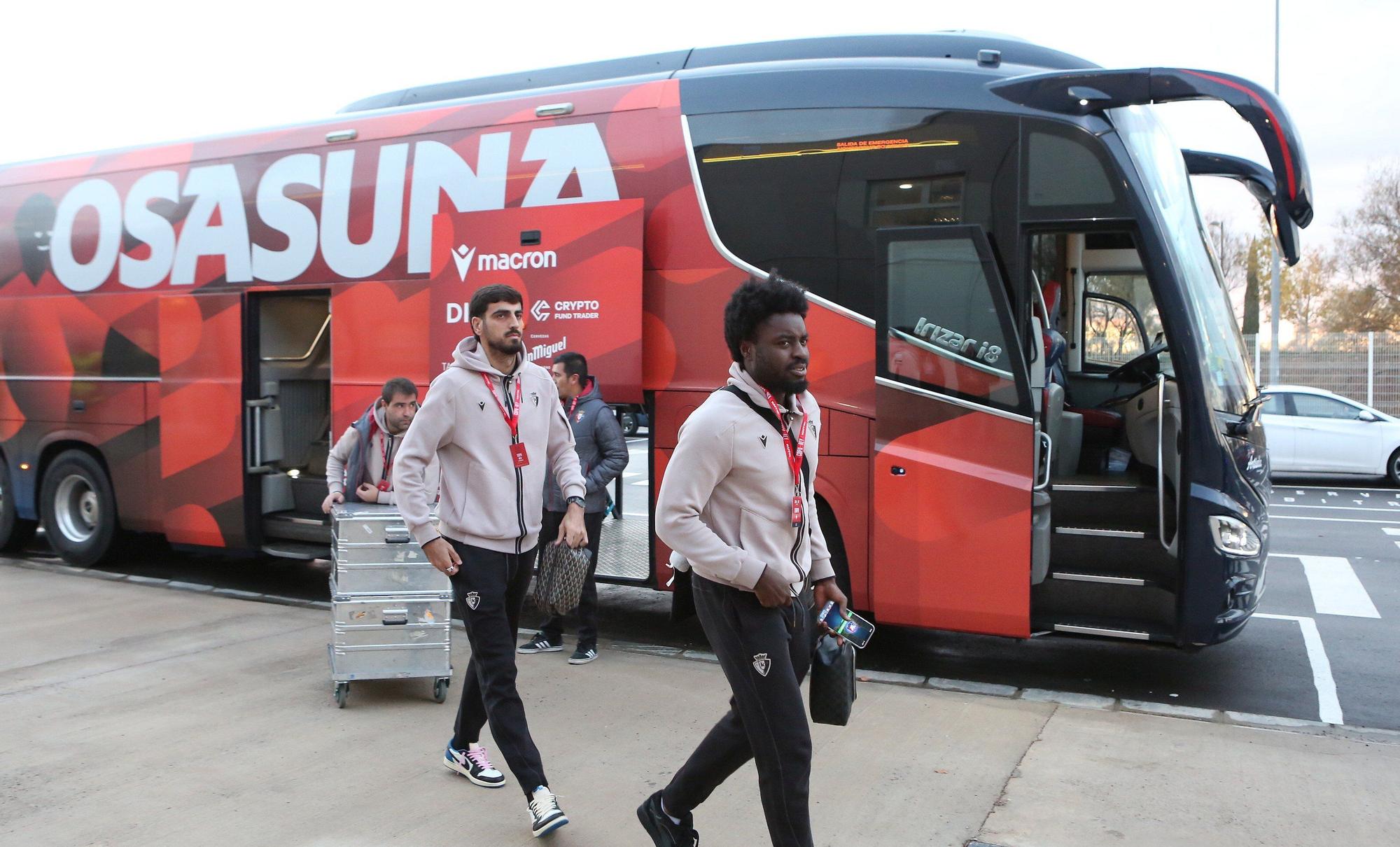 Fotos de la llegada de los jugadores de Osasuna al Ibercaja Estadio