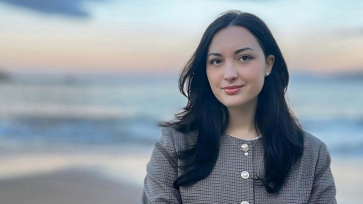 Clara Cabanillas Victoriak Euskal Herriko Unibertsitateko Arte Ederren Fakultatean egin ditu ikasketak.