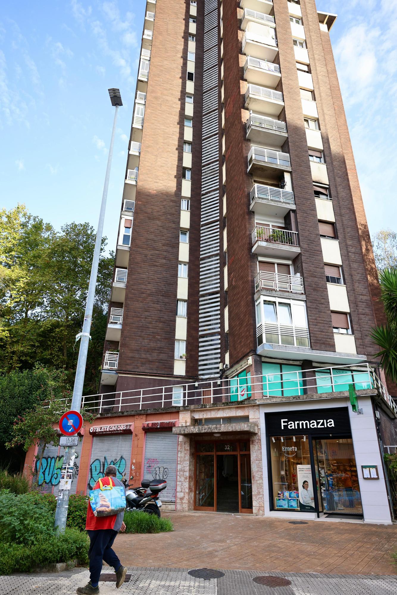 Incendio mortal en una torre de Bidebieta, en Donostia