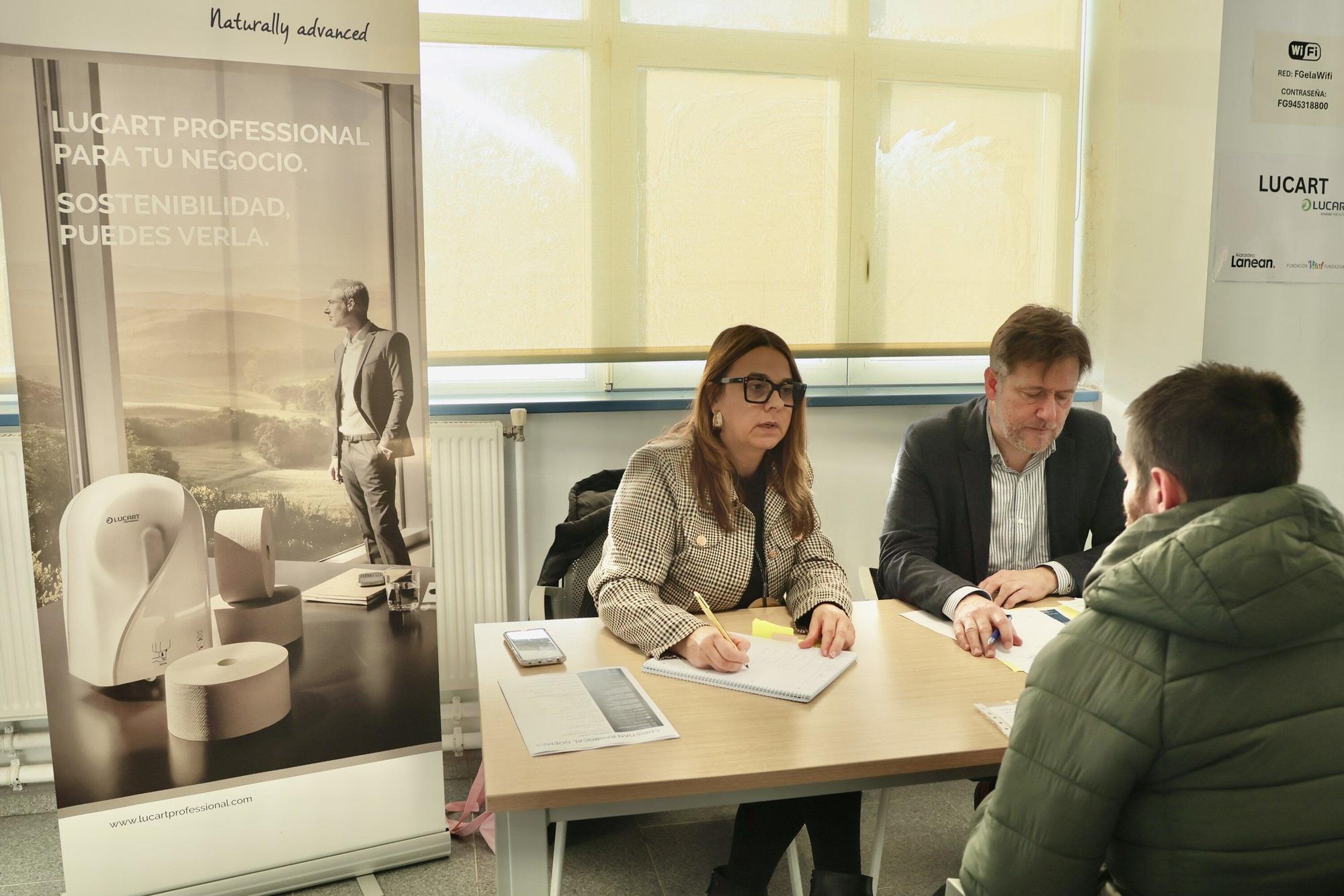 En imágenes: I Feria de Empleo de Aiaraldea