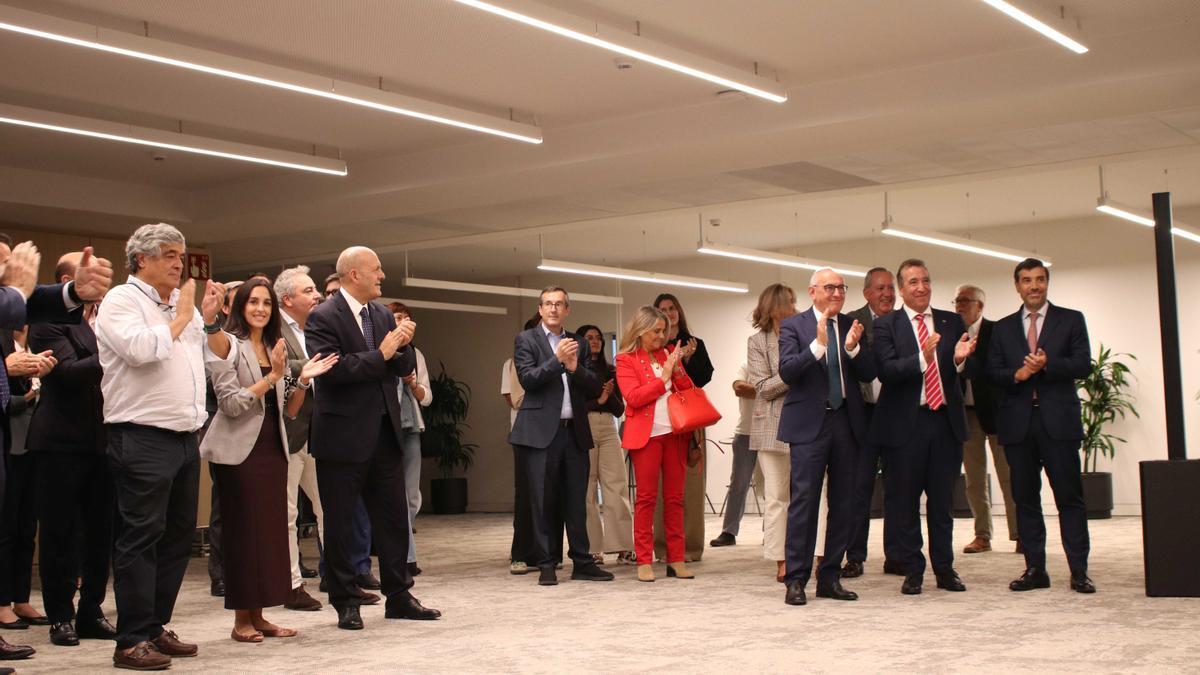 El diputado general de Álava, Ramiro González, el presidente de Fundación Vital, Jon Urresti, y el presidente de Kutxabank, Anton Arriola, en el último encuentro