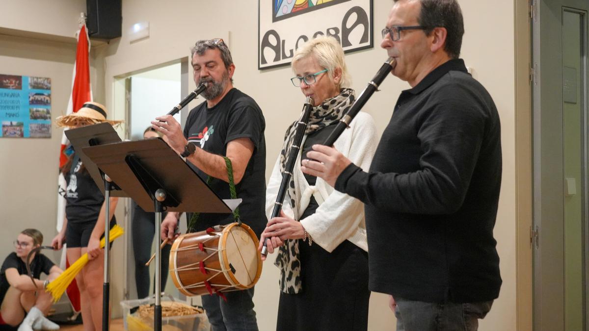 En imágenes: Algara Dantza Taldea cumple 25 años en Vitoria