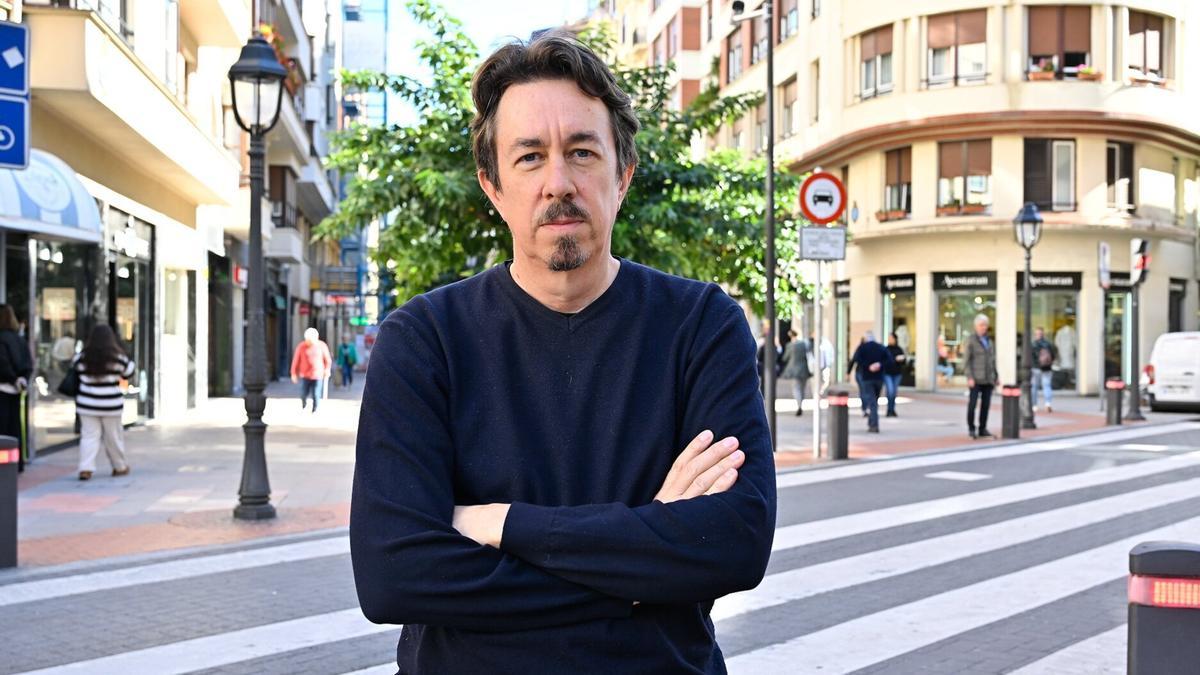 &#039;Los nuevos&#039; es la última novela de Pedro Mairal.