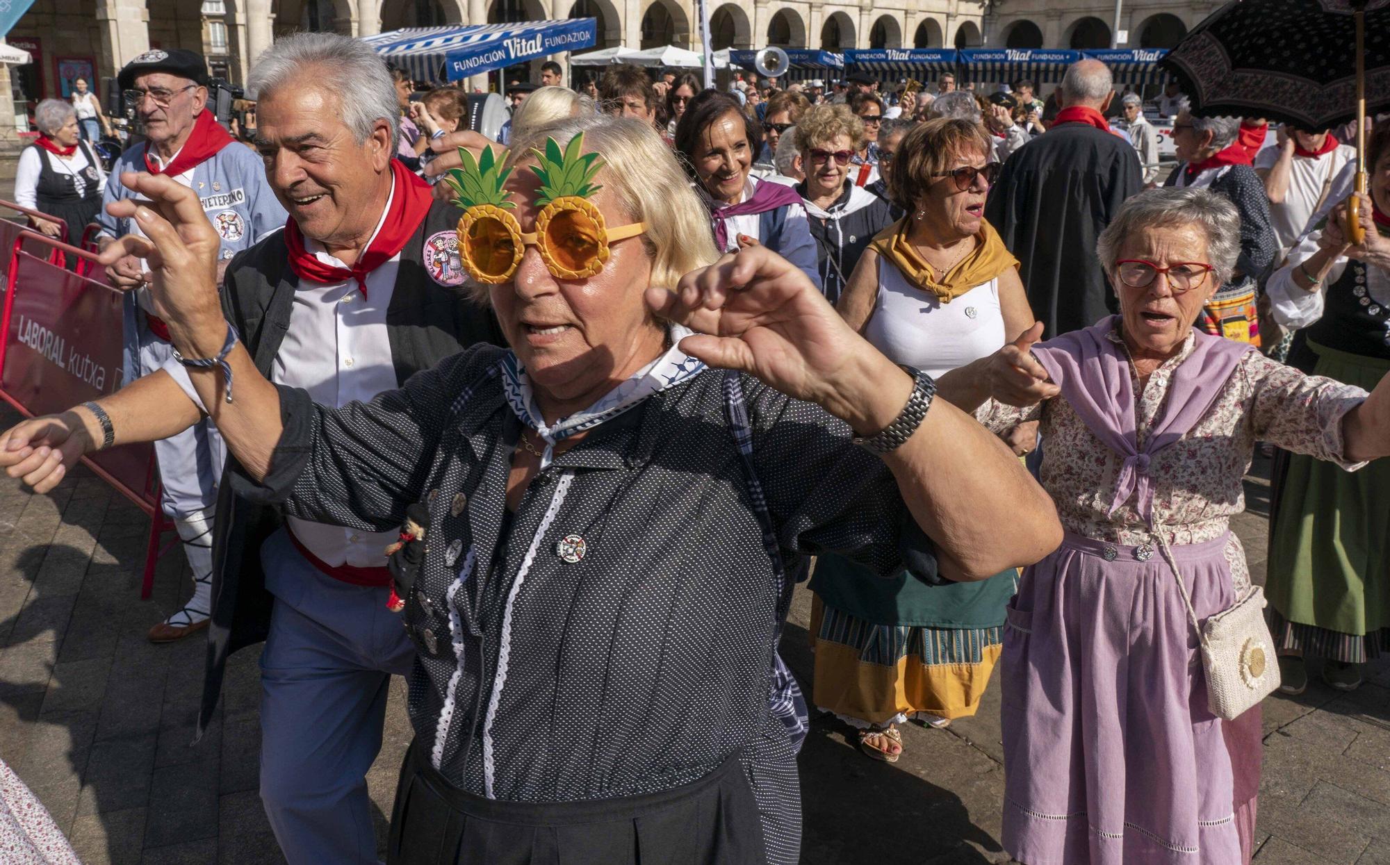 En imágenes: Blusas y neskas veteranos celebran su día en La Blanca