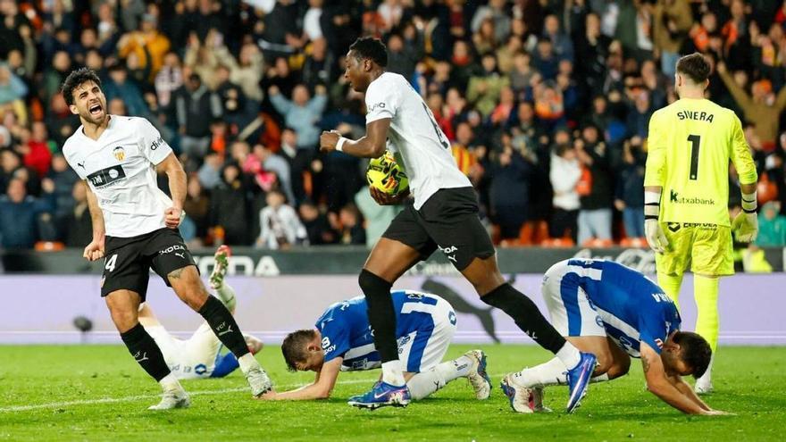 Valencia 3-2 Alavés: epílogo de terror en Mestalla