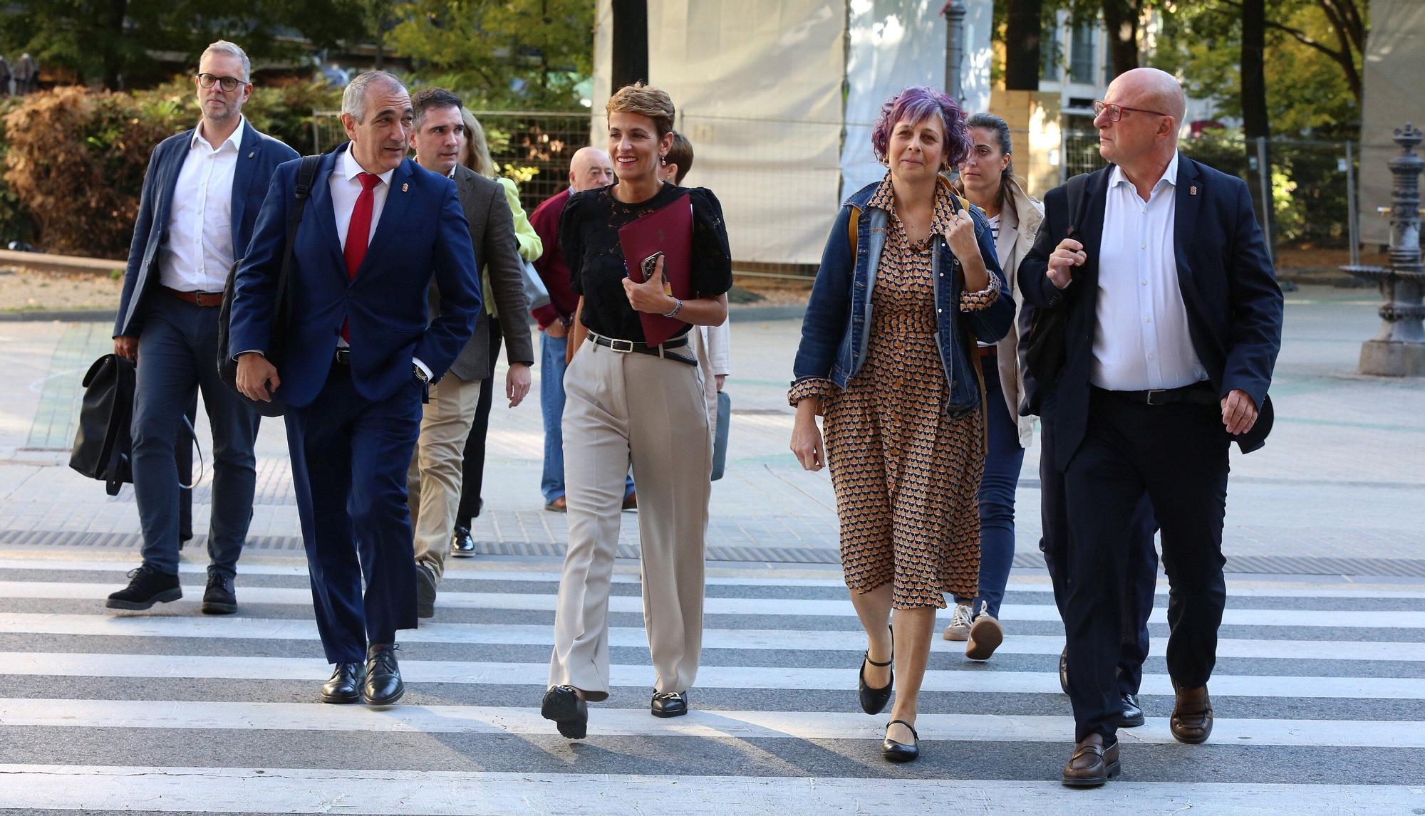 Fotos de la comparecencia de María Chivite en el Parlamento para explicar los informes de la OANA