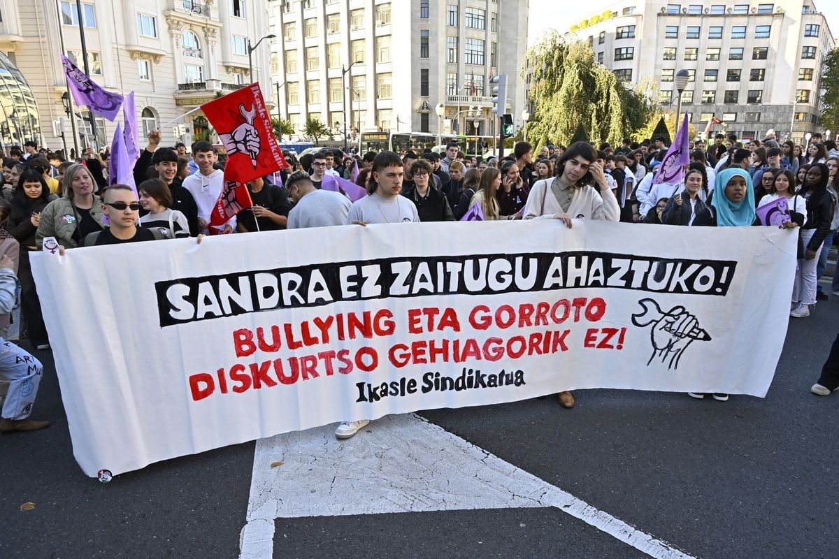 Estudiantes salen a la calle en Bilbao contra el 'bullying'