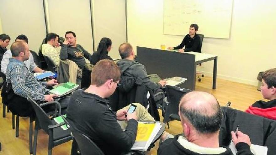 Los nuevos cazadores van a clase