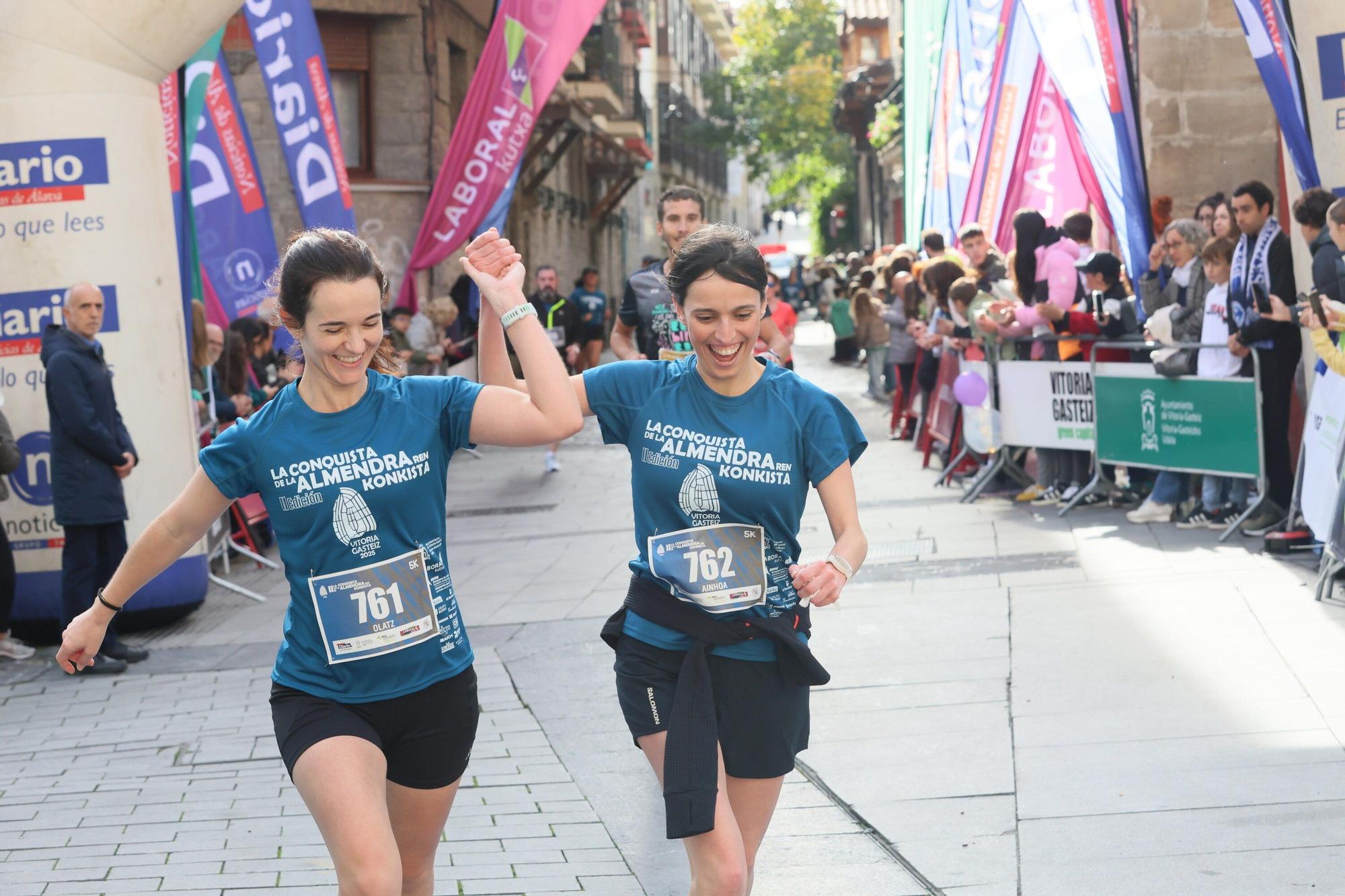 En imágenes: Miles de personas participan en La Conquista de la Almendra