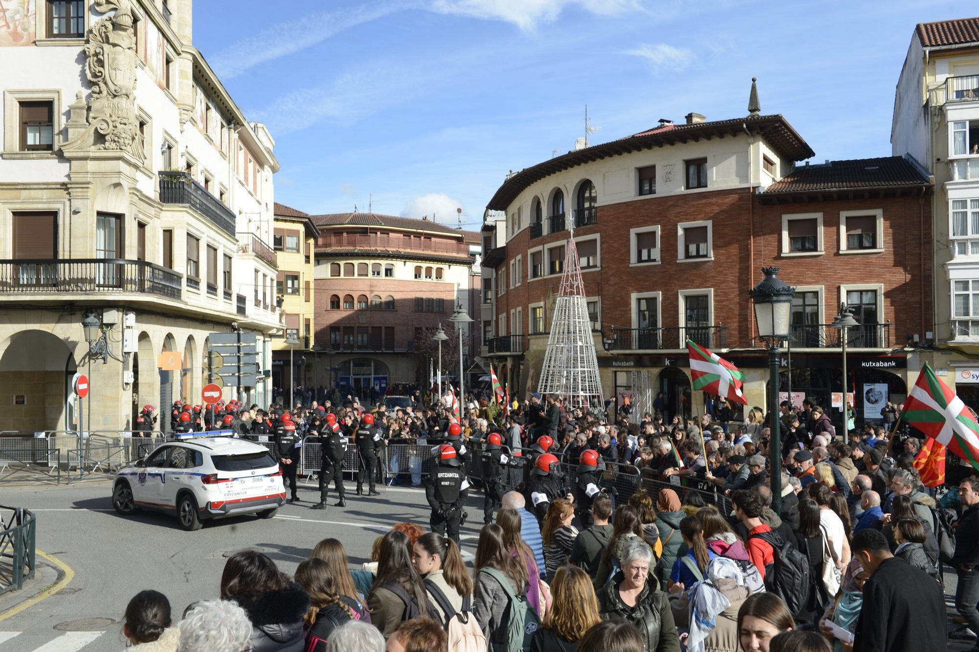 Protestas en Gernika por la visita de Felipe VI